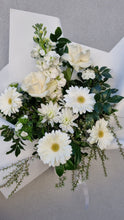 Load image into Gallery viewer, Florist Choice - Seasonal Flowers
