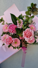 Load image into Gallery viewer, Florist Choice - Seasonal Flowers
