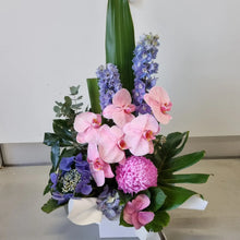 Load image into Gallery viewer, Florist Choice - Seasonal Flowers
